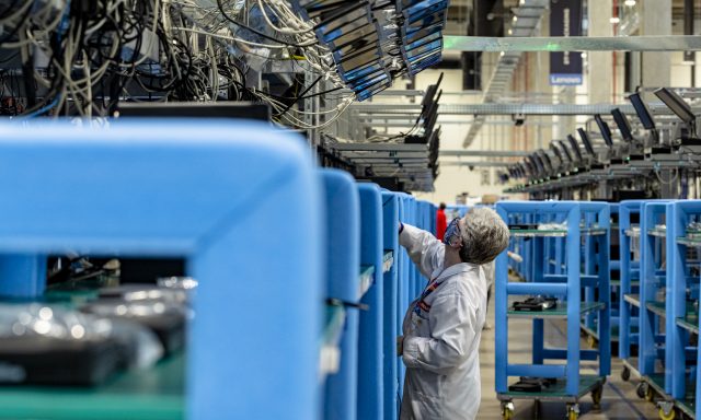 Lenovo estreia primeira fábrica na Europa 