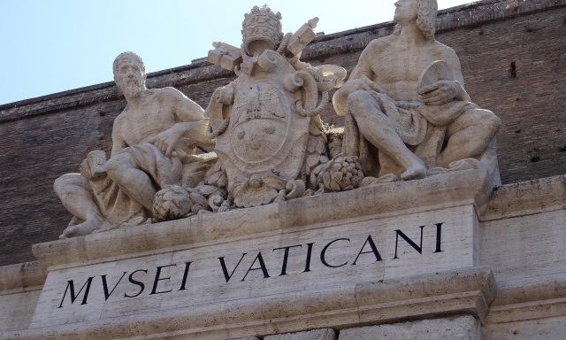 Vaticano moderniza um dos maiores arquivos históricos do mundo